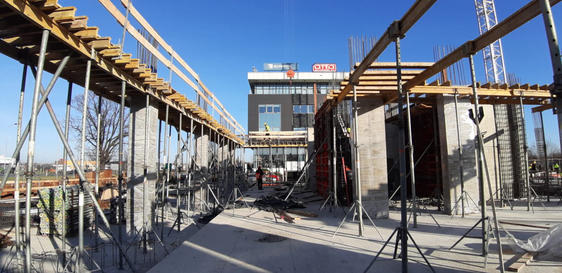 Budowa hotelu Q Hotel - szalunki
