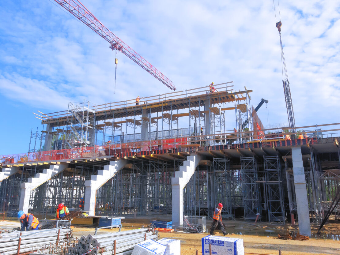 Hala sportowa w Sosnowcu 1 - szalunki Palisander