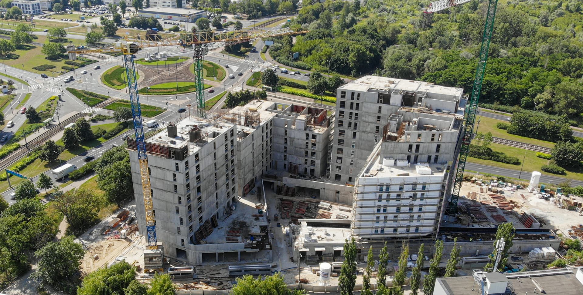 szalunki palisander podczas budowy warta towers